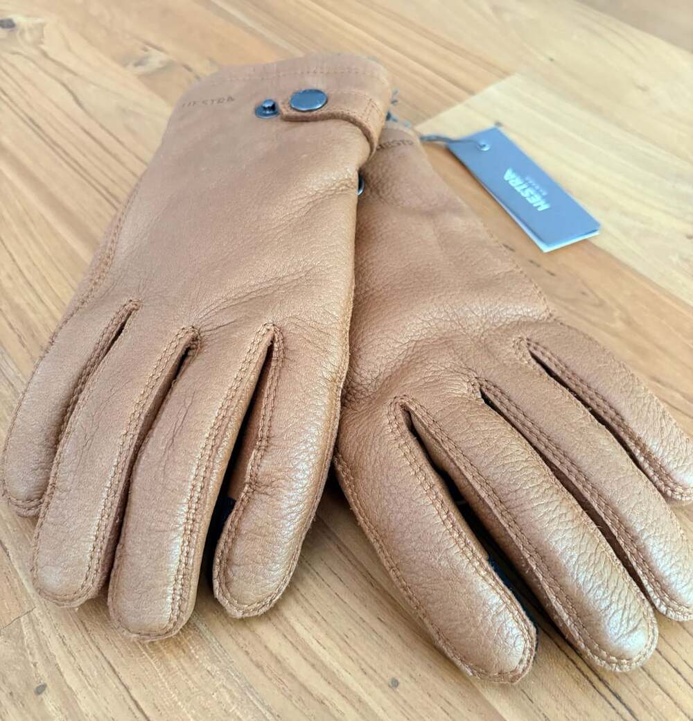 Hestra Sport Classic leather gloves in natural tan. Size 8. New with tags.